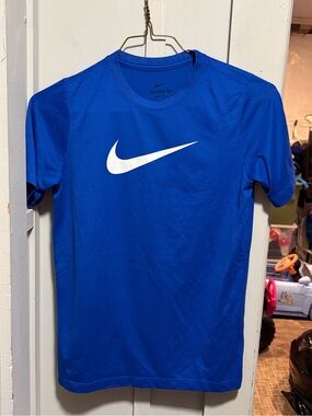 Kids Nike shirt size L